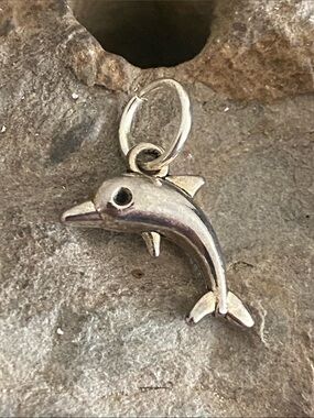 5/$10❤️❤️❤️NEW Tibetan Silver Dolphin Charm Pendant